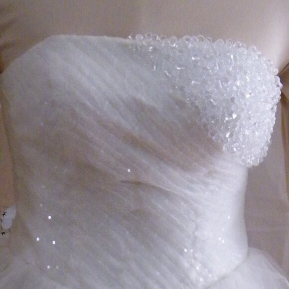 Wedding Dress with Crystal Beads Size 2 - Picture 3 of 6